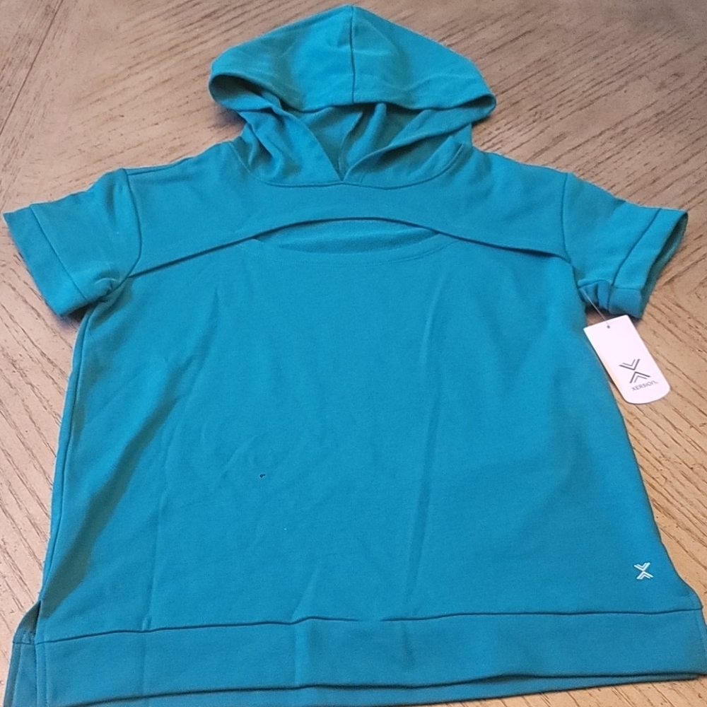 Hooded Teel short sleeve sweatshirt NWT 💚